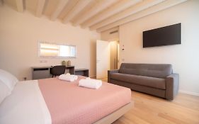 Calcirelli Suites
